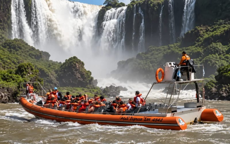 Excursión a Cataratas Lado Argentina y Navegación la Gran Aventura - main image