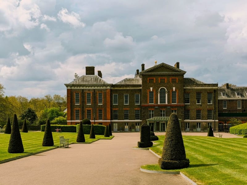 Private Kensington Palace Tour with Guard Change & Afternoon Tea - main image