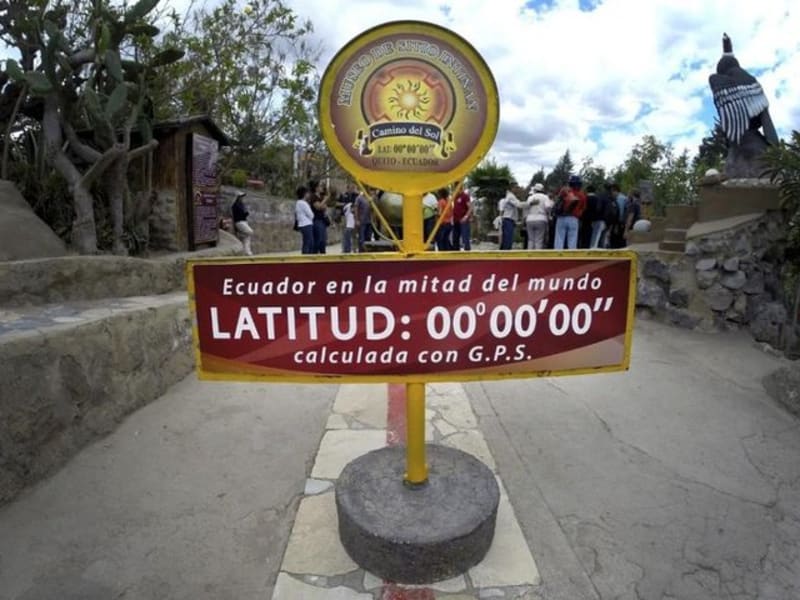 Equator Line and Pululahua Crater - Half Day Tour - main image