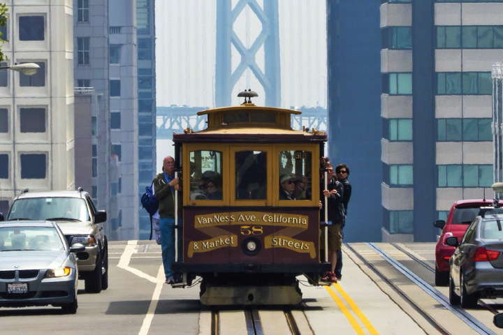 Cable car on top of California Street in Nob Hill