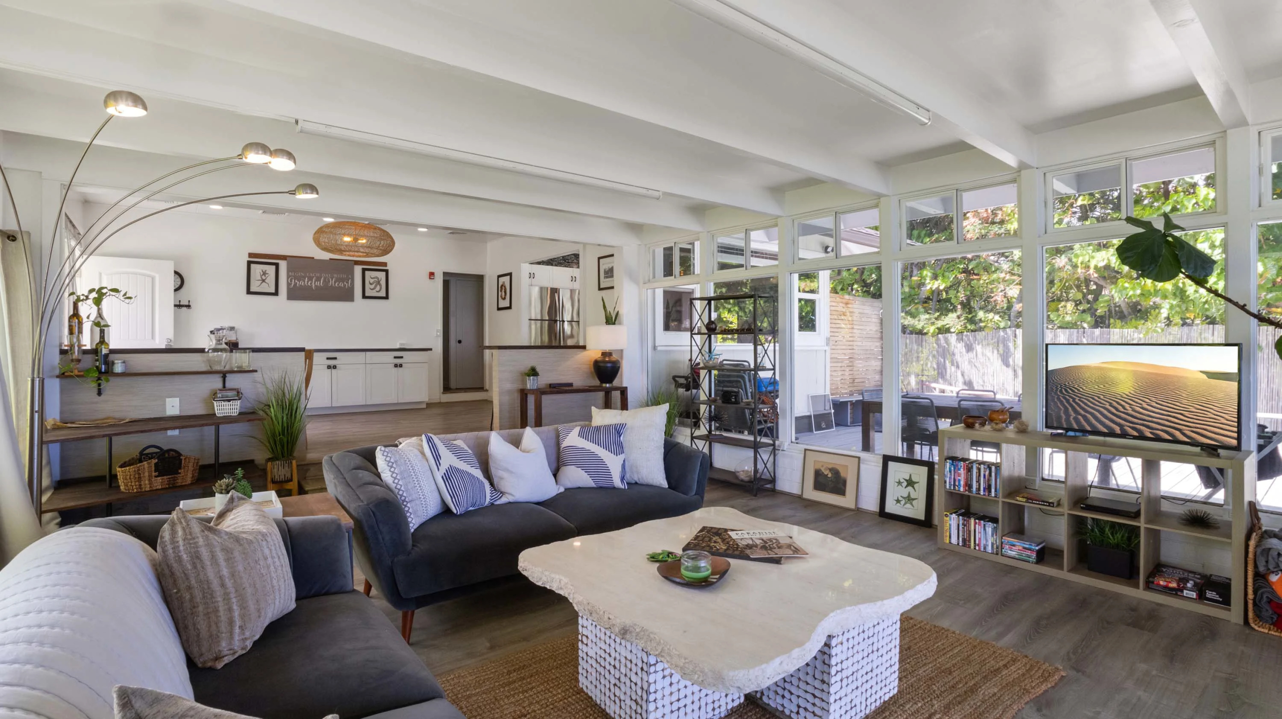 Simpson Manor | 5257 Kalanianaole Highway, Honolulu, Hawaii | Luxury Real Estate | Concierge Auctions