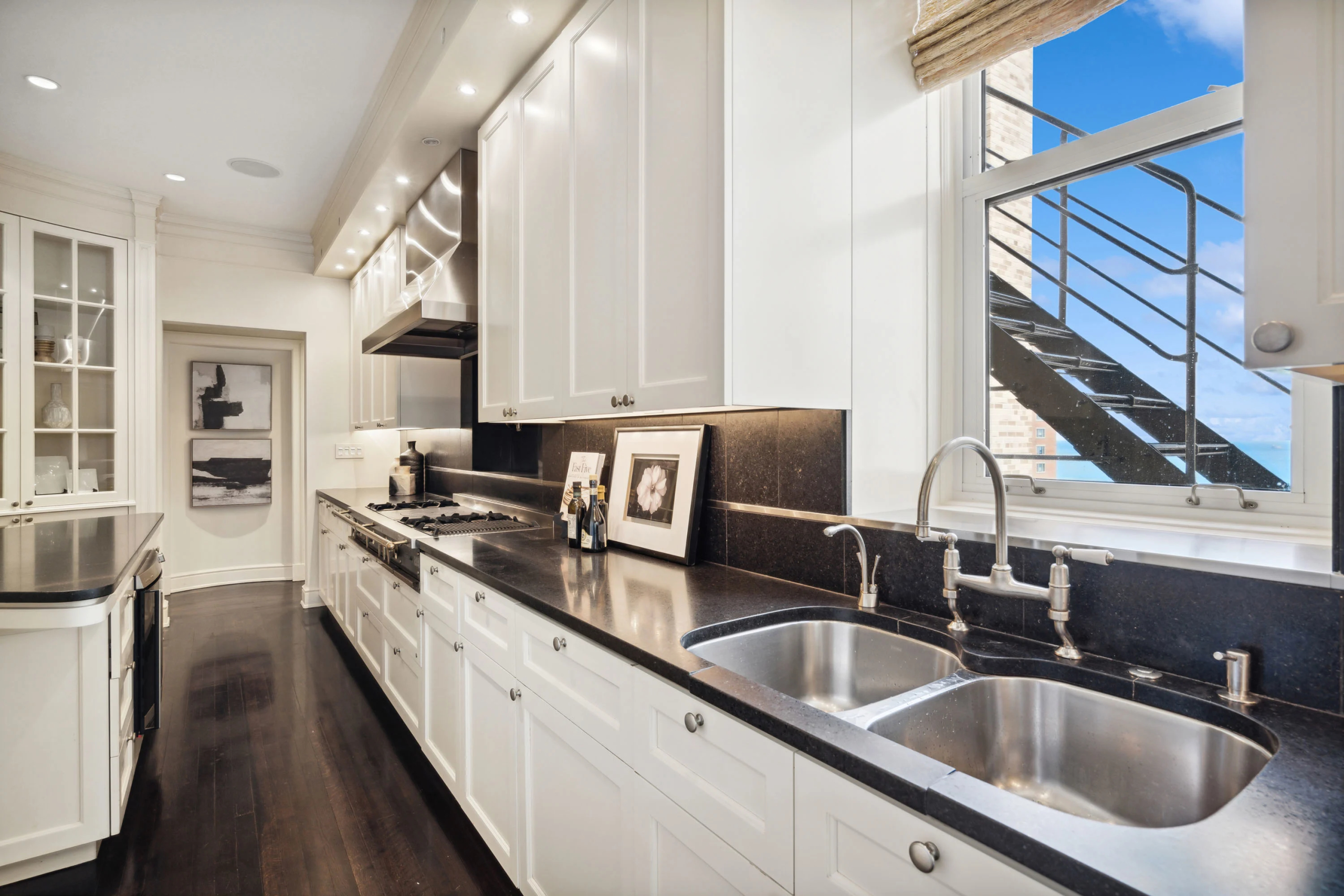 1325 North Astor Street #13 | Chicago, IL | Luxury Real Estate | Concierge Auctions