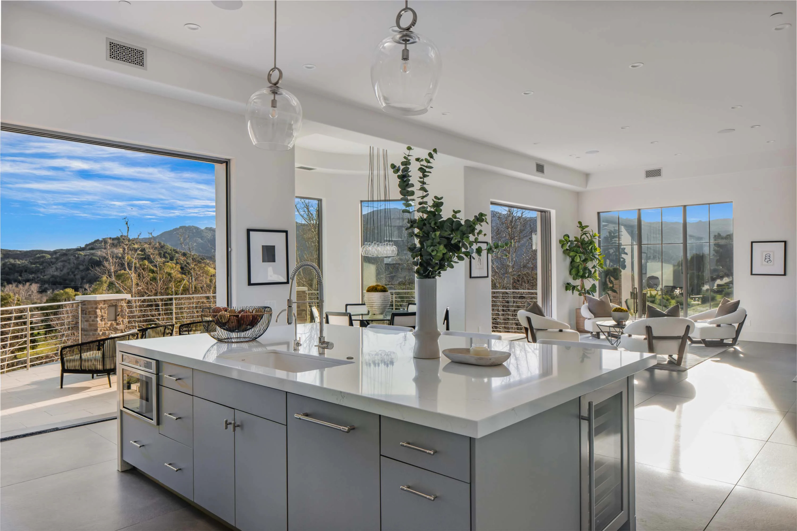 26773 Mulholland Highway, Malibu Valley Estates, Calabasas, California | Luxury Auction | Concierge Auctions