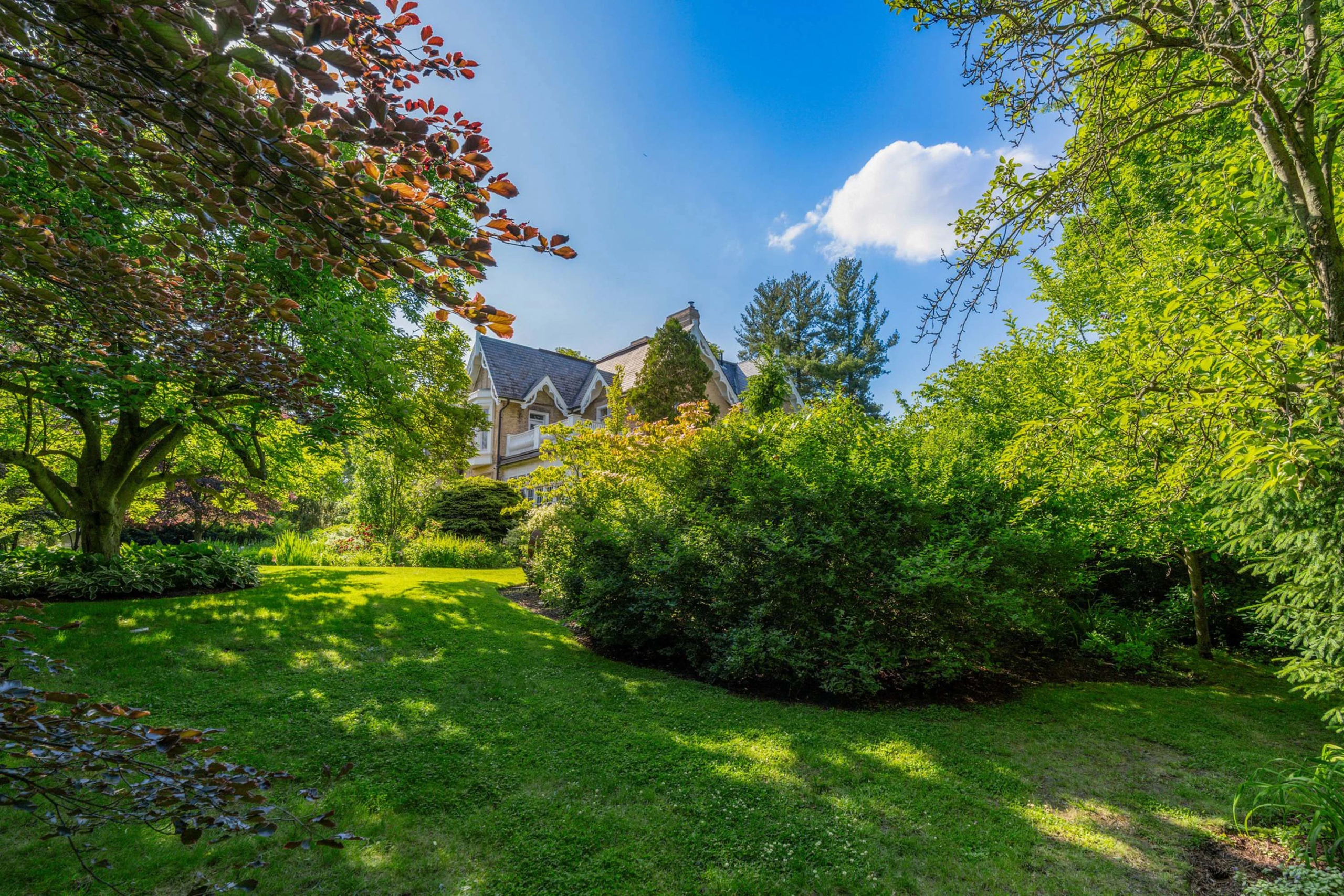 Whitlaw House | 1 Banfield Street, Paris, Ontario, Canada | Luxury Real Estate | Concierge Auctions