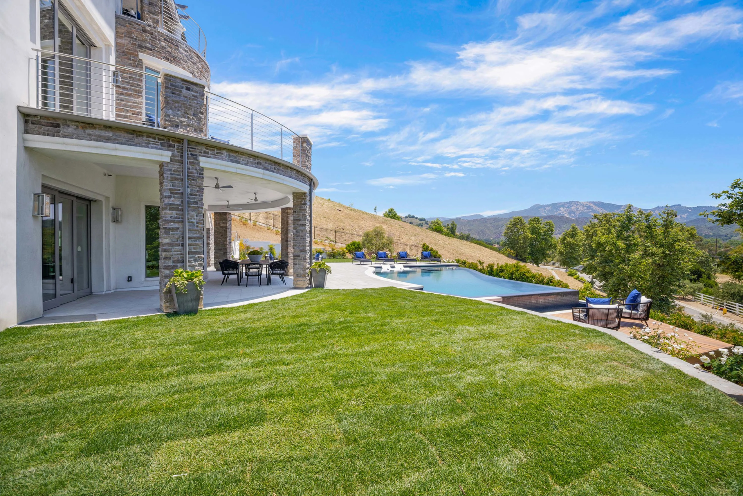 26773 Mulholland Highway, Malibu Valley Estates, Calabasas, California | Luxury Auction | Concierge Auctions