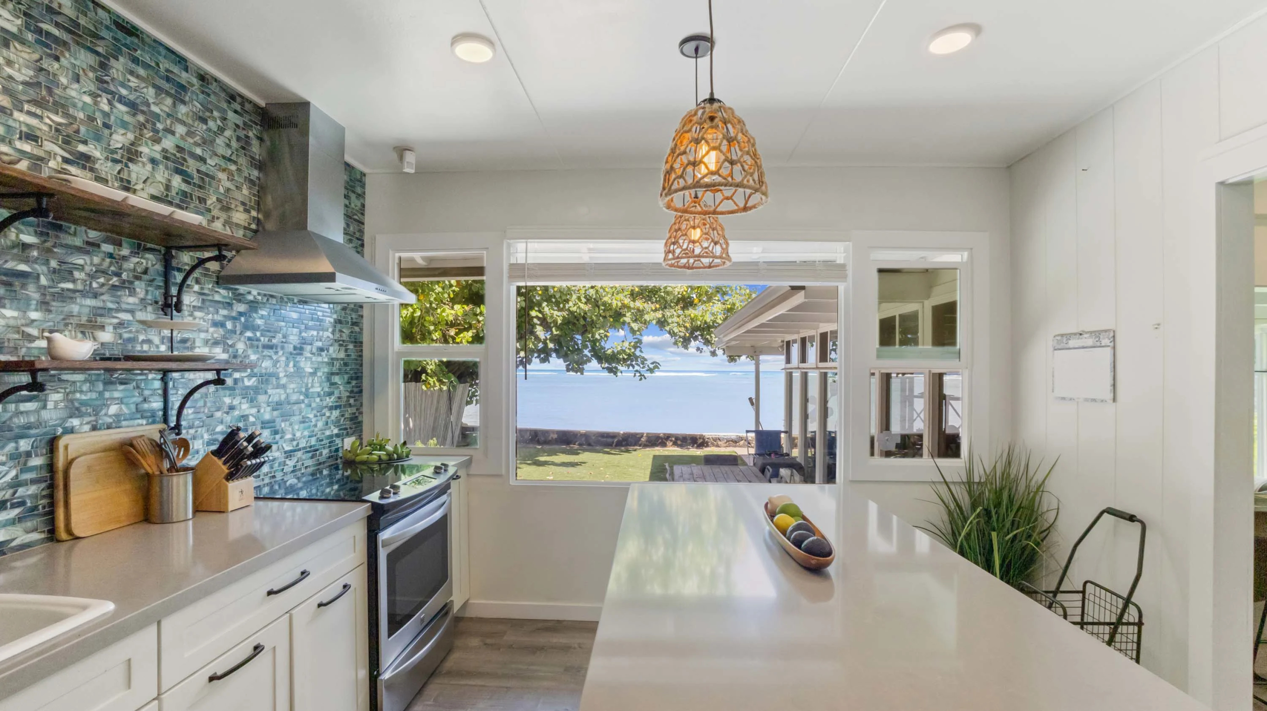 Simpson Manor | 5257 Kalanianaole Highway, Honolulu, Hawaii | Luxury Real Estate | Concierge Auctions