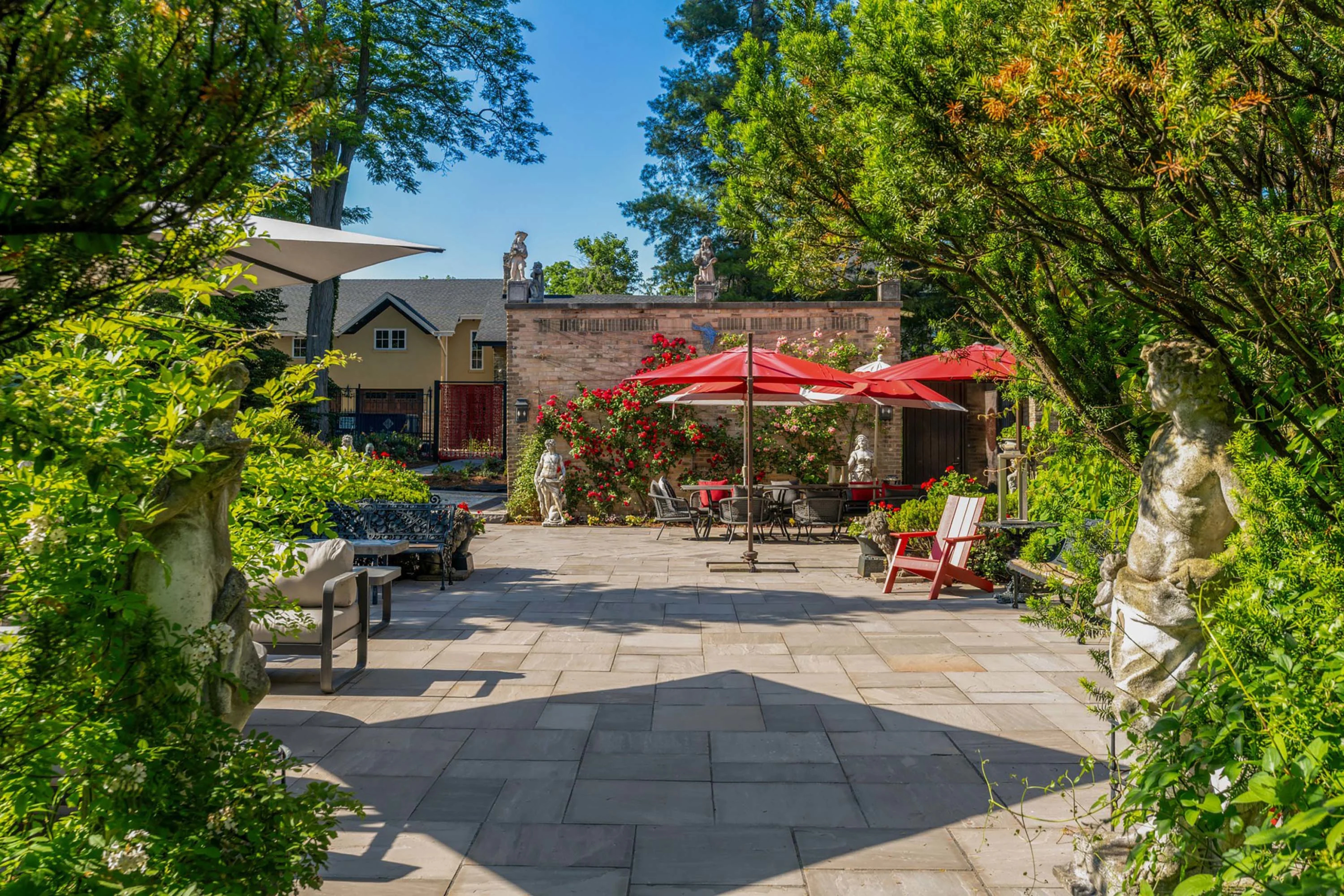 Whitlaw House | 1 Banfield Street, Paris, Ontario, Canada | Luxury Real Estate | Concierge Auctions