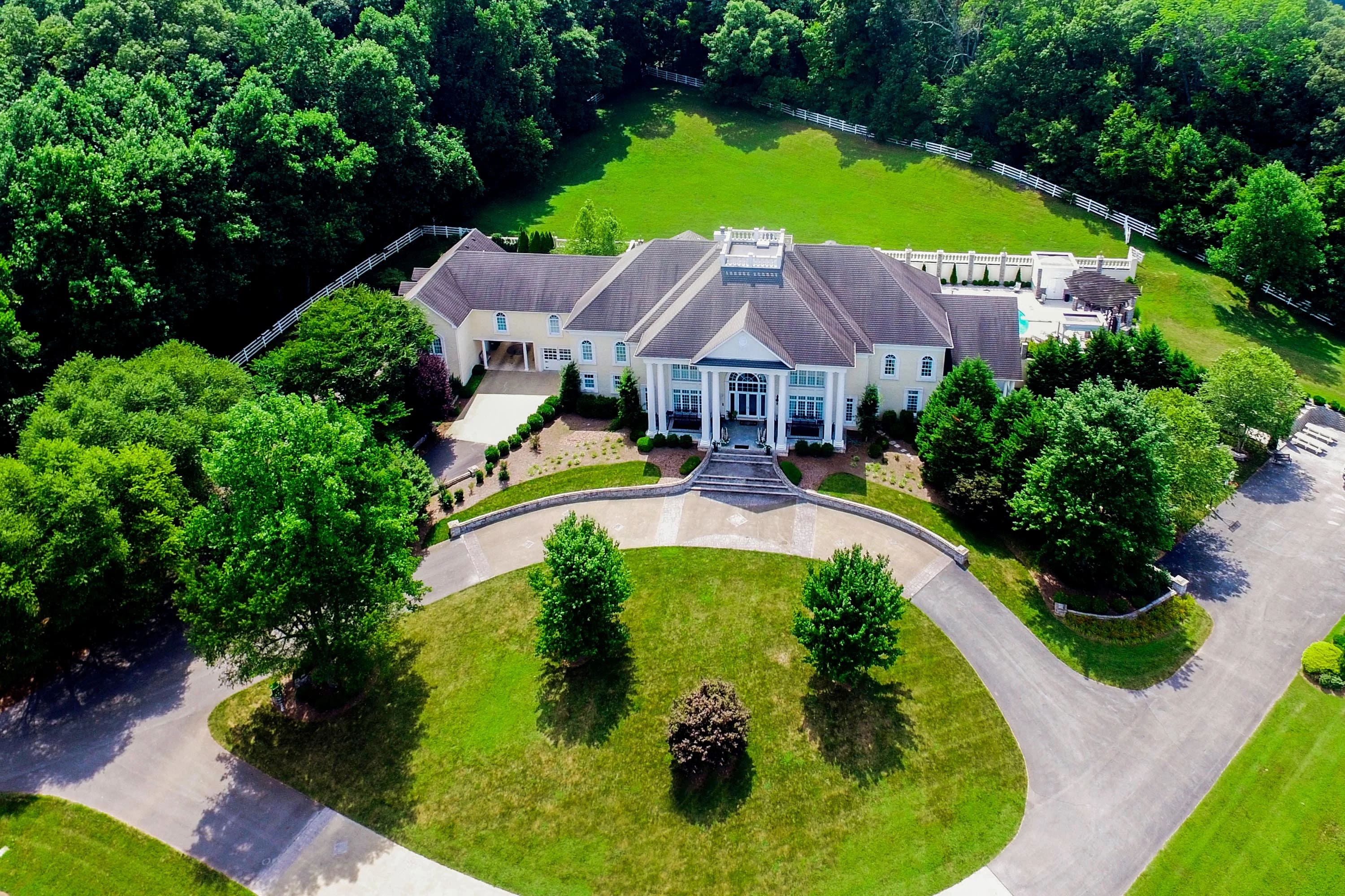 137 Windmere Court | Bowling Green, KY | Luxury Real Estate