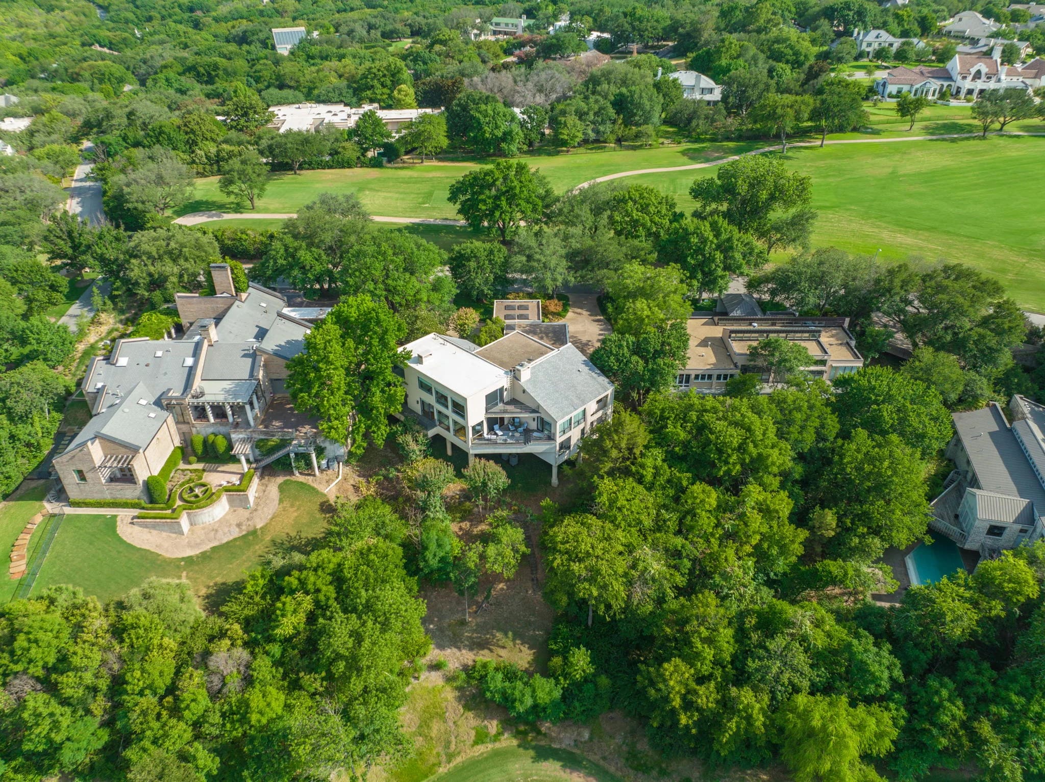 Modern Luxury Home on Shady Oaks Country Club Golf Course to Auction