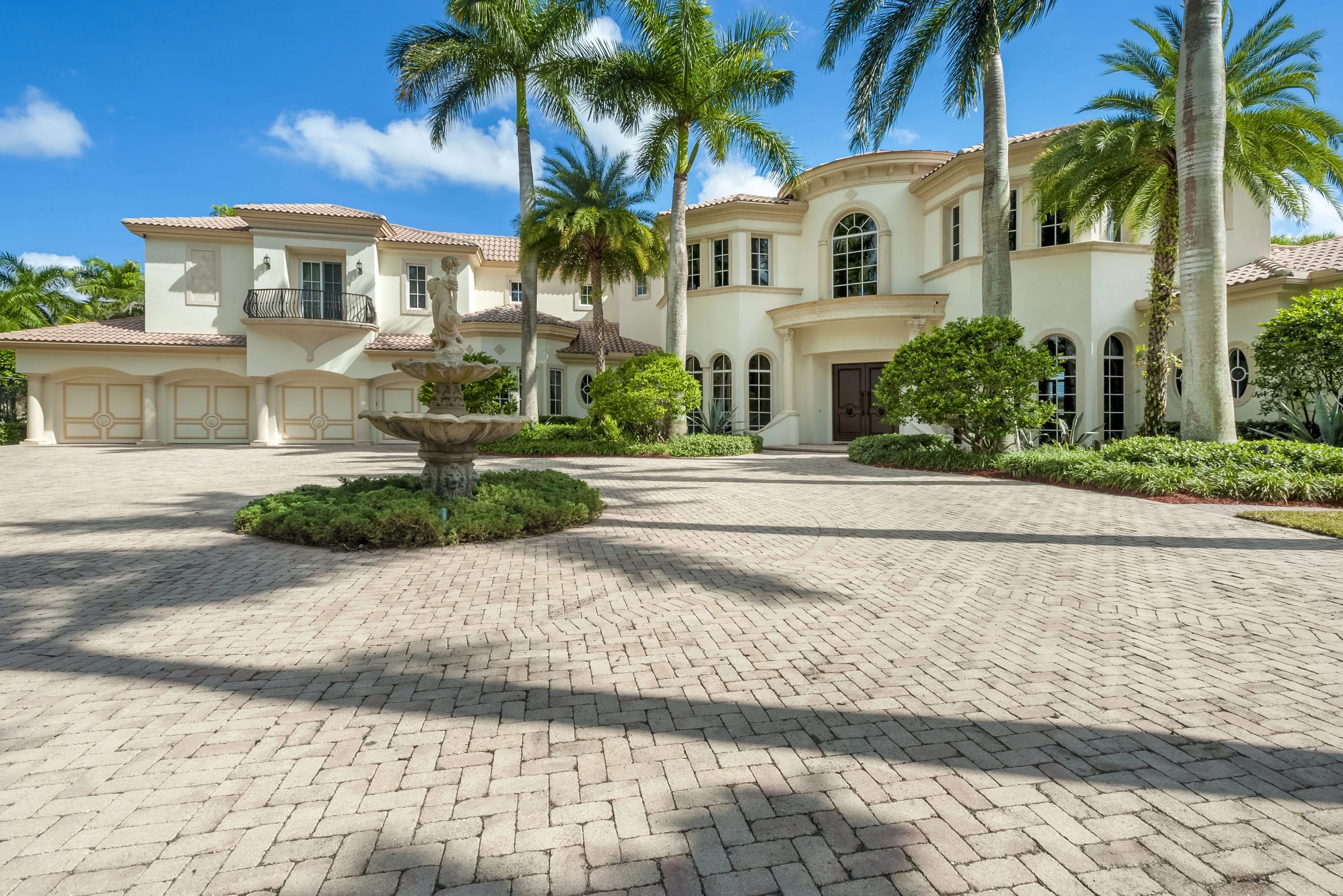 8495 Twin Lake Drive | Boca Raton, Florida | Luxury Real Estate