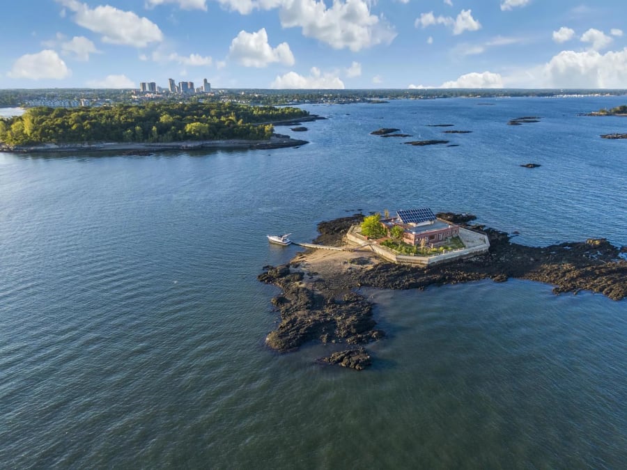 1 Columbia Island | New Rochelle, NY | Luxury Real Estate | Concierge Auctions