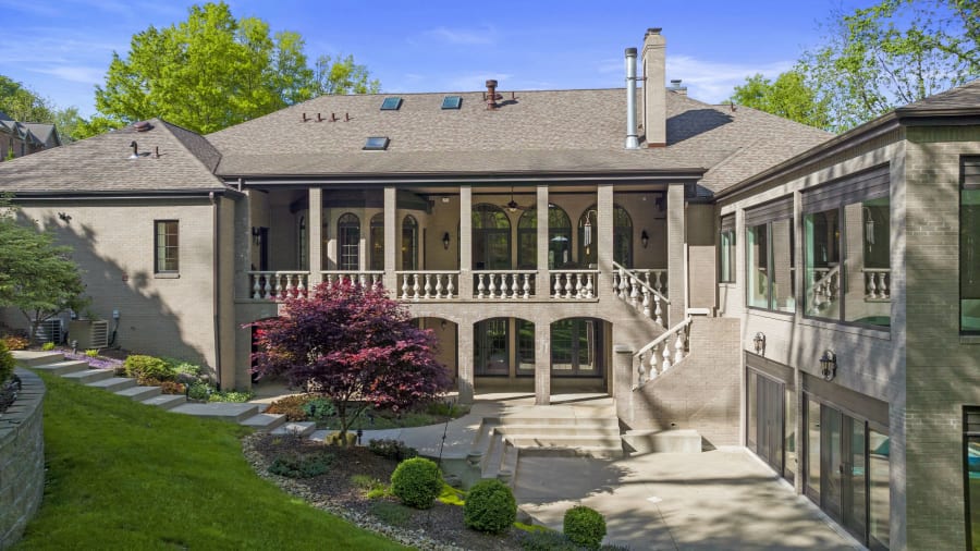 105 Lantern Circle | Near Pittsburgh | Luxury Real Estate