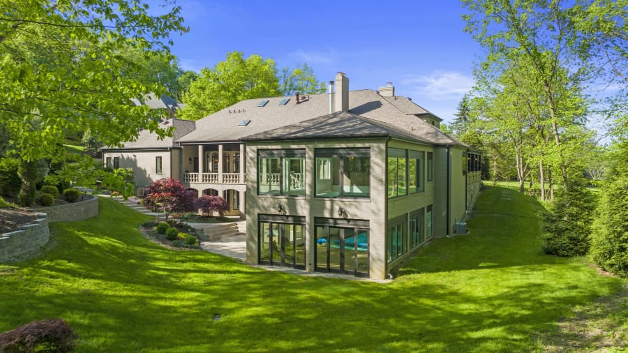 105 Lantern Circle | Near Pittsburgh | Luxury Real Estate