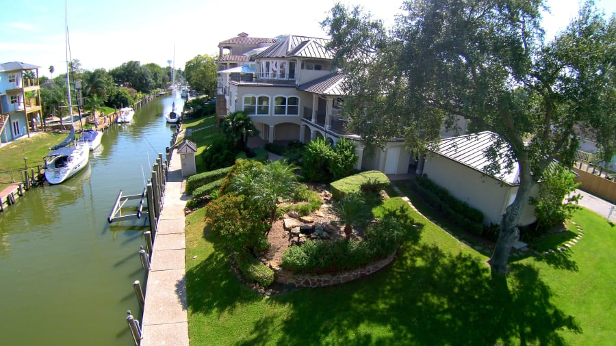 108 Bayou Lane | Kemah, Texas | Luxury Real Estate