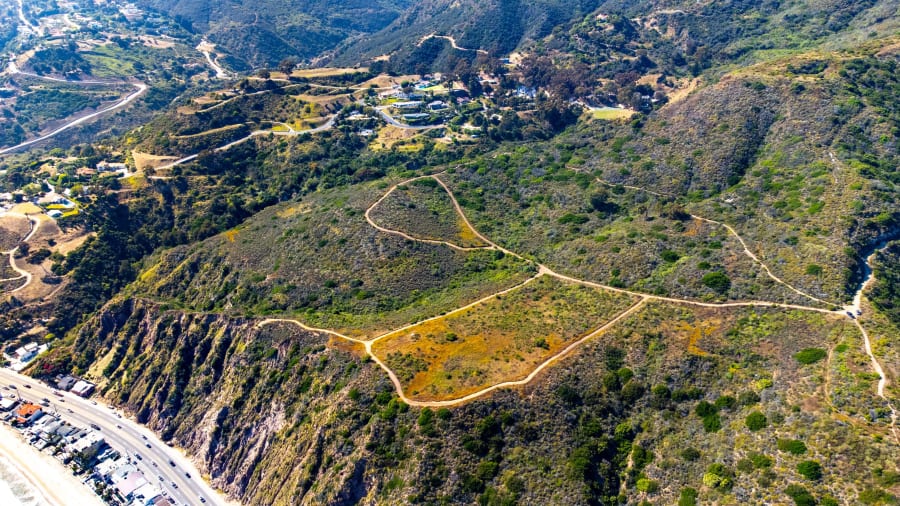 21298 Seaboard Road | Malibu, CA | Luxury Real Estate