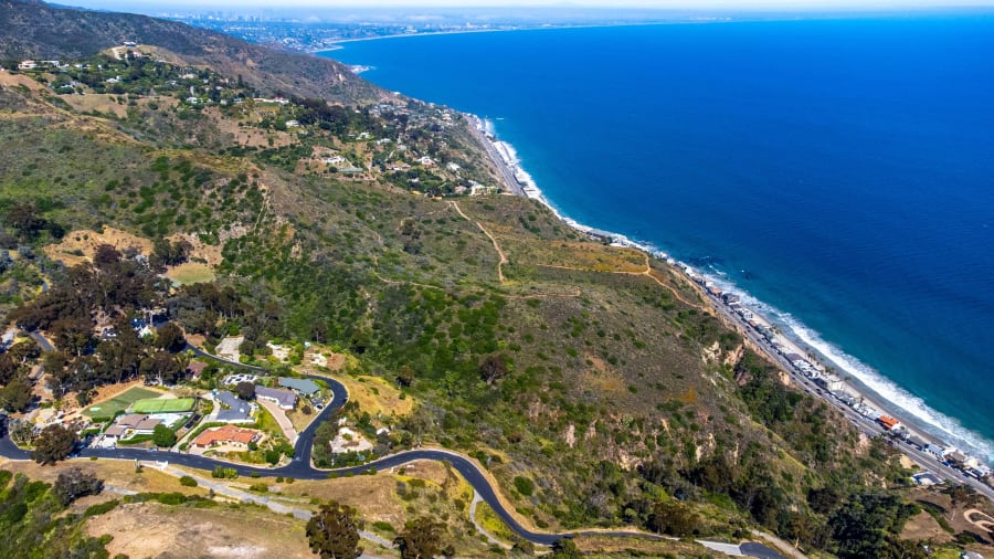 21298 Seaboard Road | Malibu, CA | Luxury Real Estate