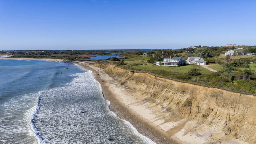 22 Quitsa Lane | Martha's Vineyard, MA | Luxury Real Estate