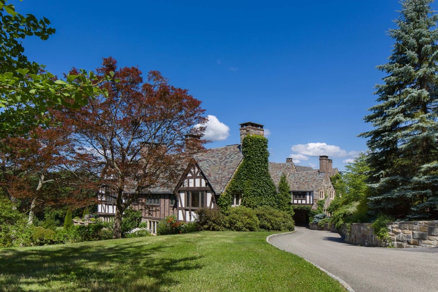 Migdale Castle | 3872-3874 Route 44, Millbrook, New York | Luxury Real Estate | Concierge Auctions