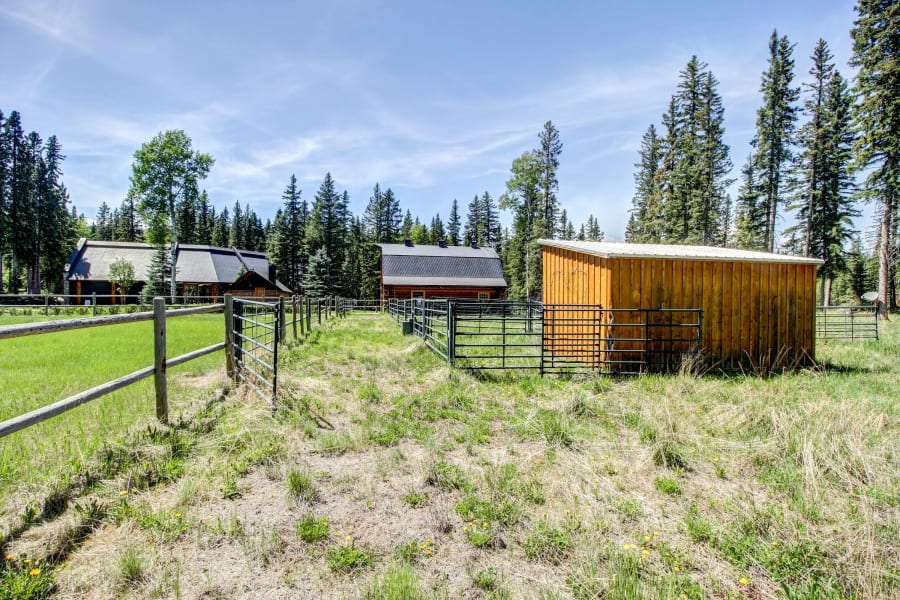 352248 Pine Ridge Road West | Rural Foothills M.D., Alberta, Canada | Luxury Real Estate