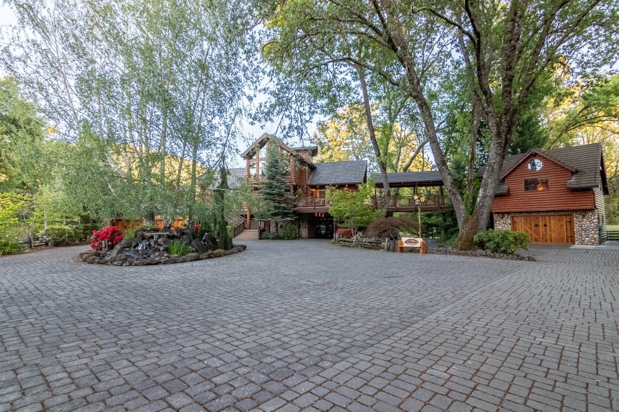 369 Rene Drive | Shady Cove, Oregon | Luxury Real Estate