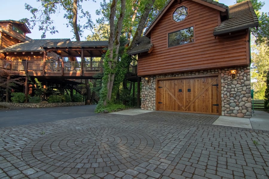 369 Rene Drive | Shady Cove, Oregon | Luxury Real Estate