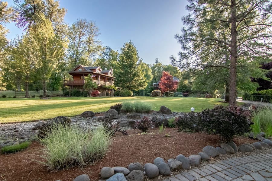 369 Rene Drive | Shady Cove, Oregon | Luxury Real Estate