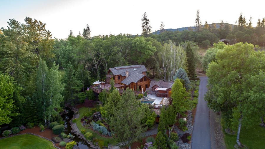 369 Rene Drive | Shady Cove, Oregon | Luxury Real Estate