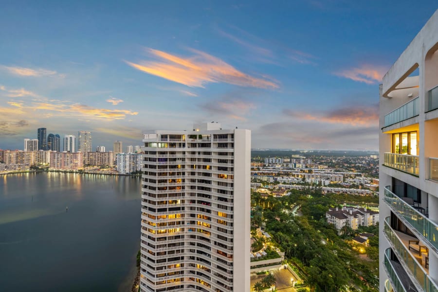 4000 Island Boulevard | Aventura, FL | Luxury Real Estate