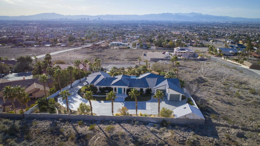 Sapphire Oasis | 460 Probst Way | Las Vegas, Nevada | Luxury Real Estate