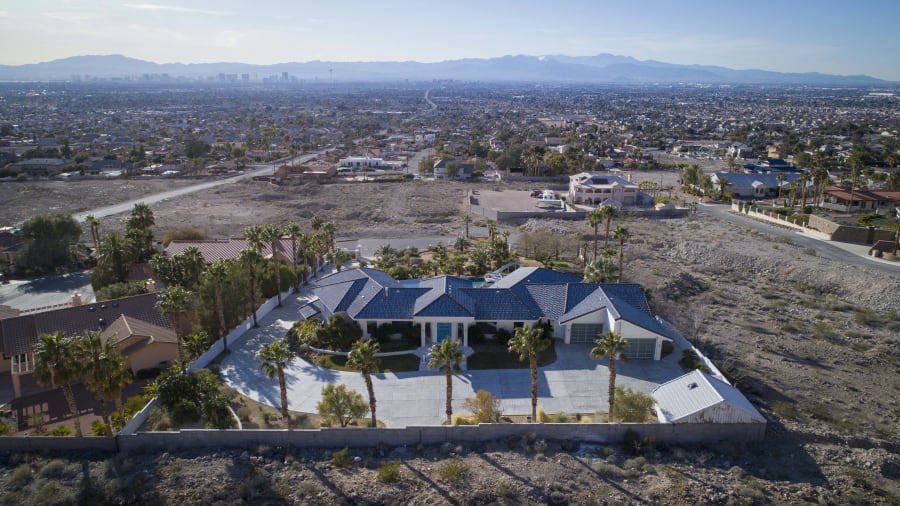 Sapphire Oasis | 460 Probst Way | Las Vegas, Nevada | Luxury Real Estate