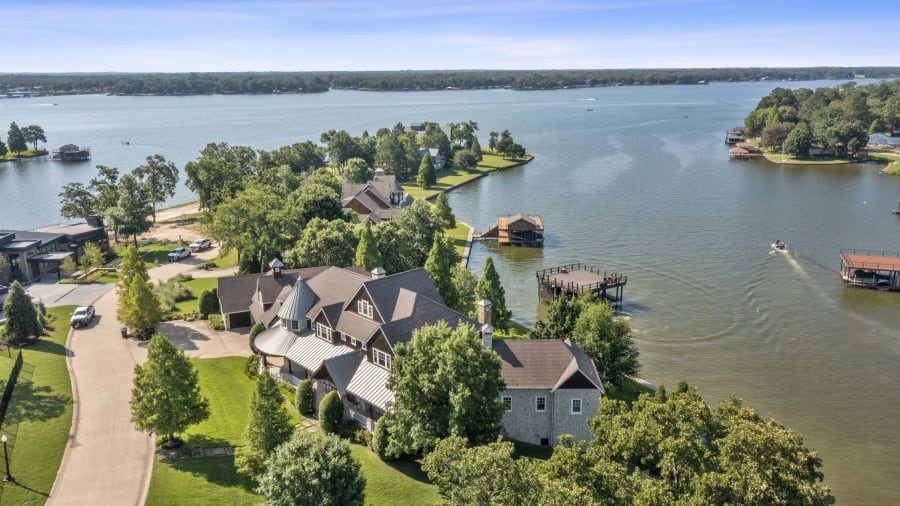 6097 Auburn Lane, Mabank, Cedar Creek Lake, Texas | Luxury Real Estate | Concierge Auctions