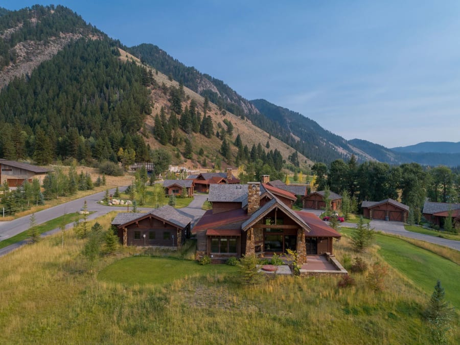 585 W Lodge Cottage Drive | Jackson, WY | Luxury Real Estate