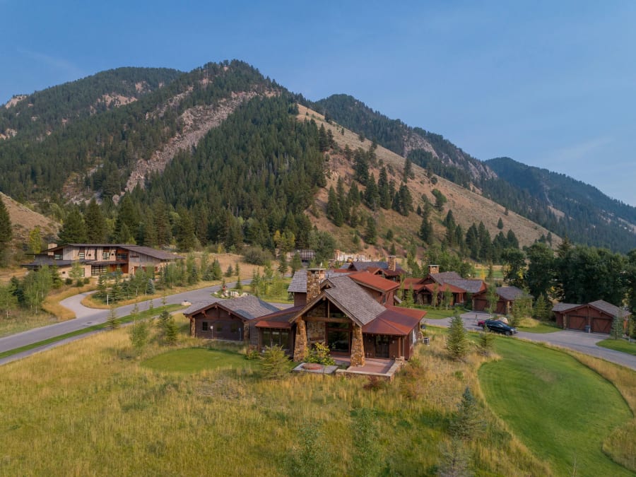 585 W Lodge Cottage Drive | Jackson, WY | Luxury Real Estate