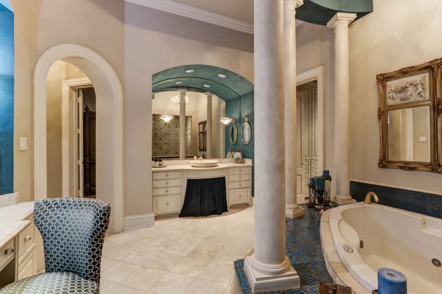 8 Deer Ridge Estates Boulevard | Greater Houston, TX | Luxury Real Estate