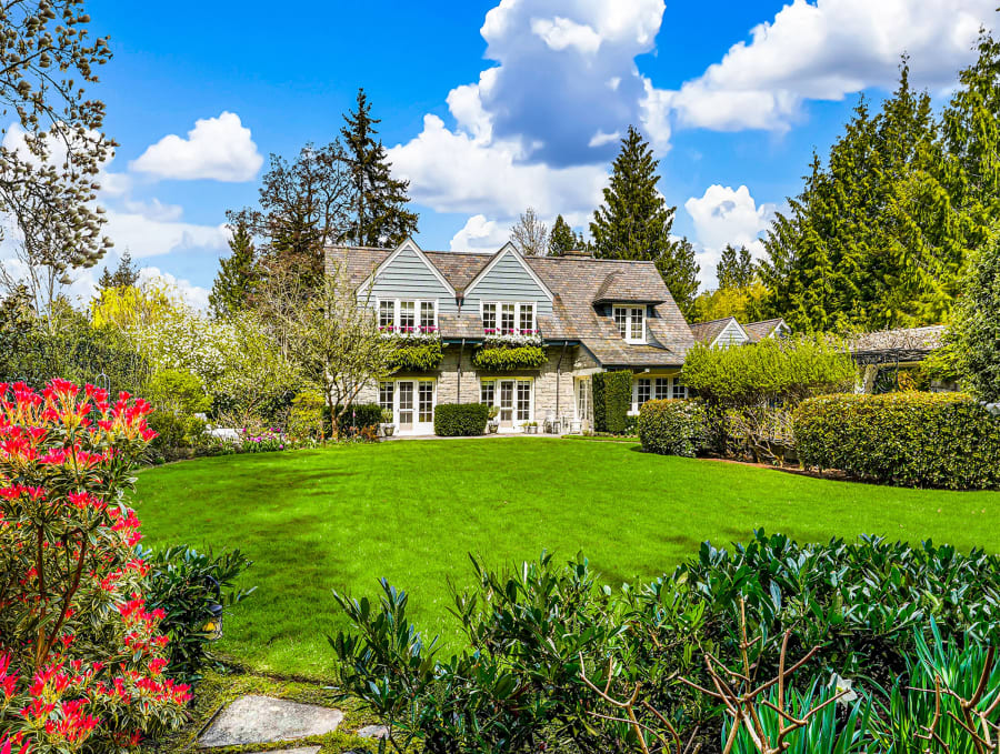 8106 Overlake Drive West | Medina, WA | Luxury Real Estate