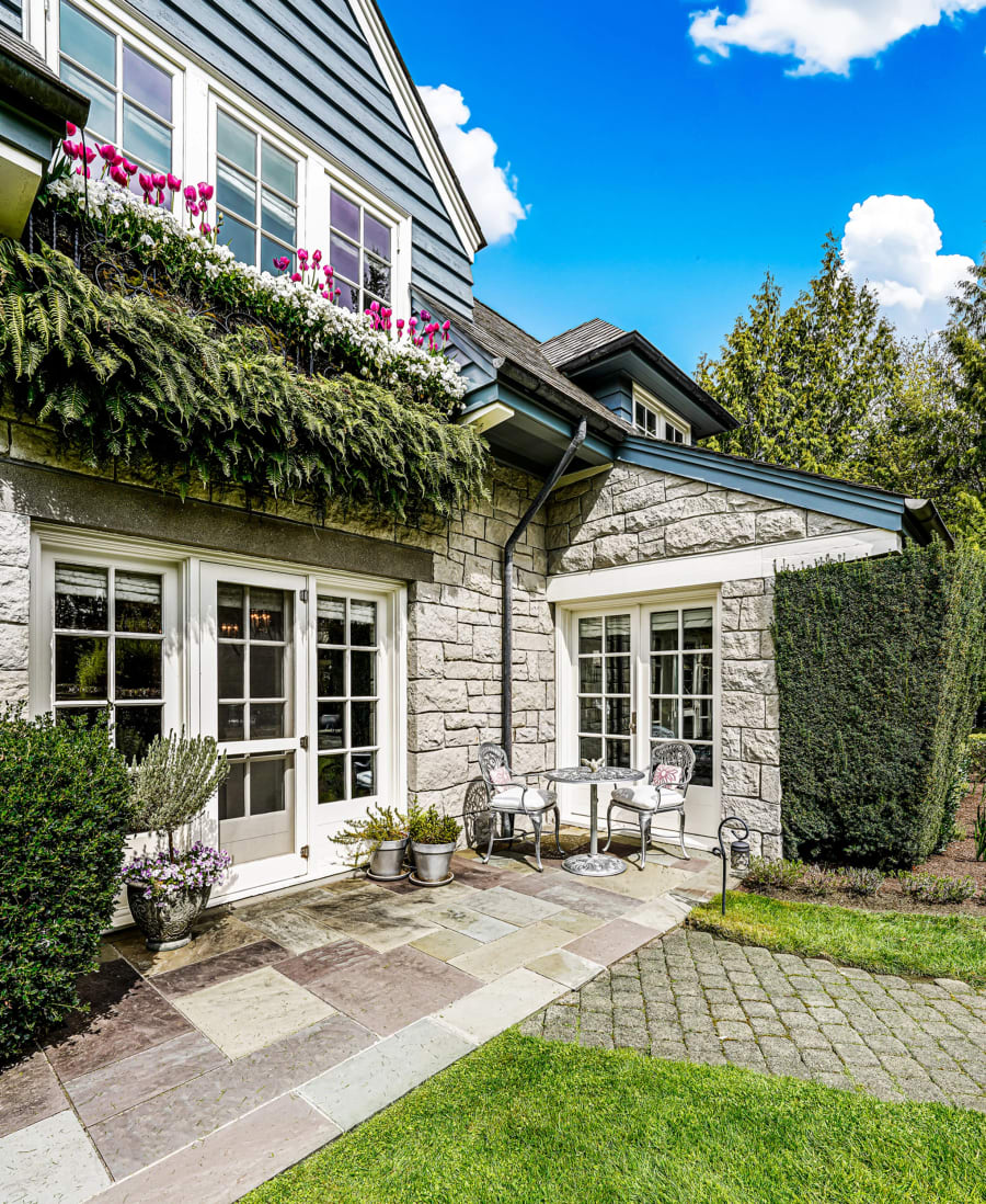 8106 Overlake Drive West | Medina, WA | Luxury Real Estate