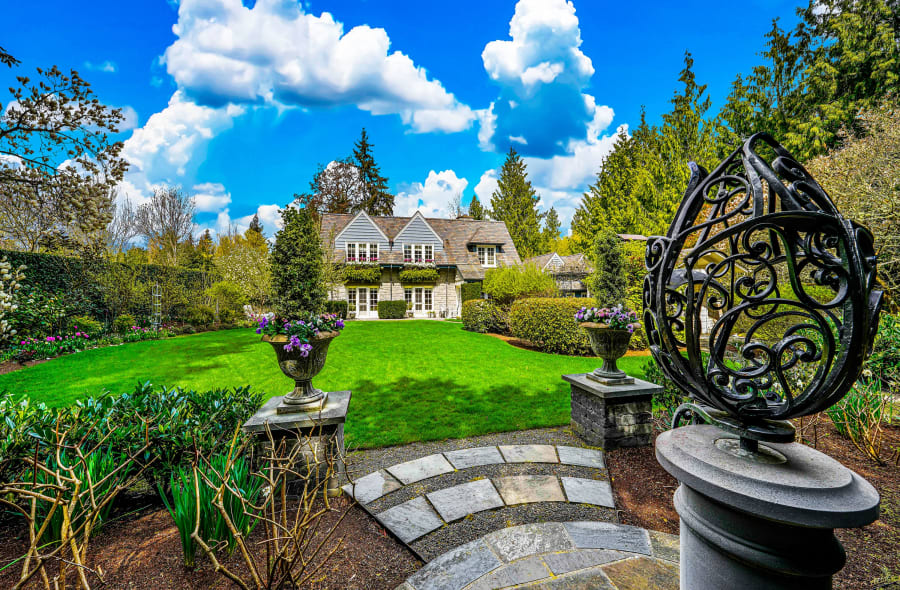 8106 Overlake Drive West | Medina, WA | Luxury Real Estate