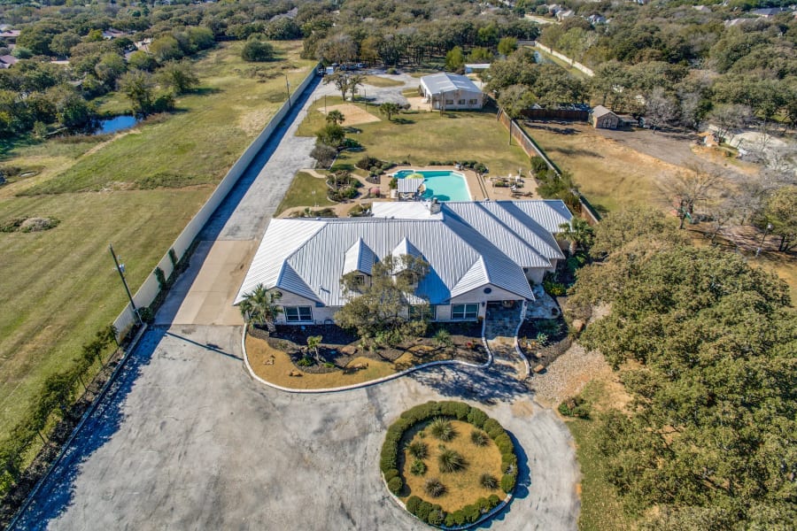 909 Little School Road | Kennedale, TX | Luxury Real Estate