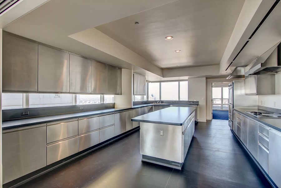 923 E Kilbourn Avenue, Unit 3200 | Milwaukee, WI | Luxury Real Estate