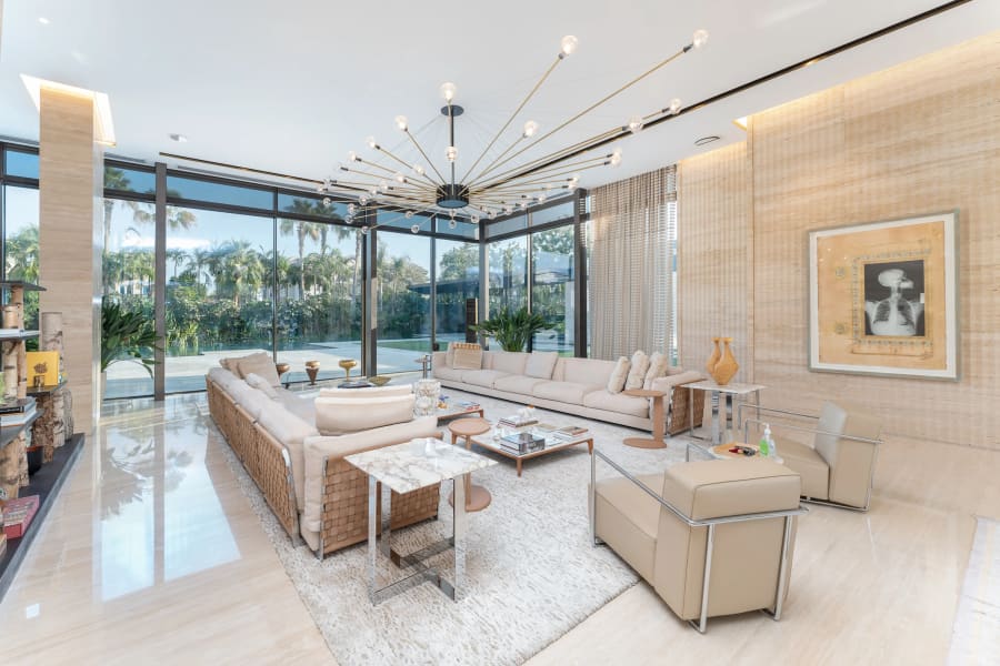 Villa 71 | Umm Suqeim 1, Dubai, UAE | Luxury Real Estate | Concierge Auctions
