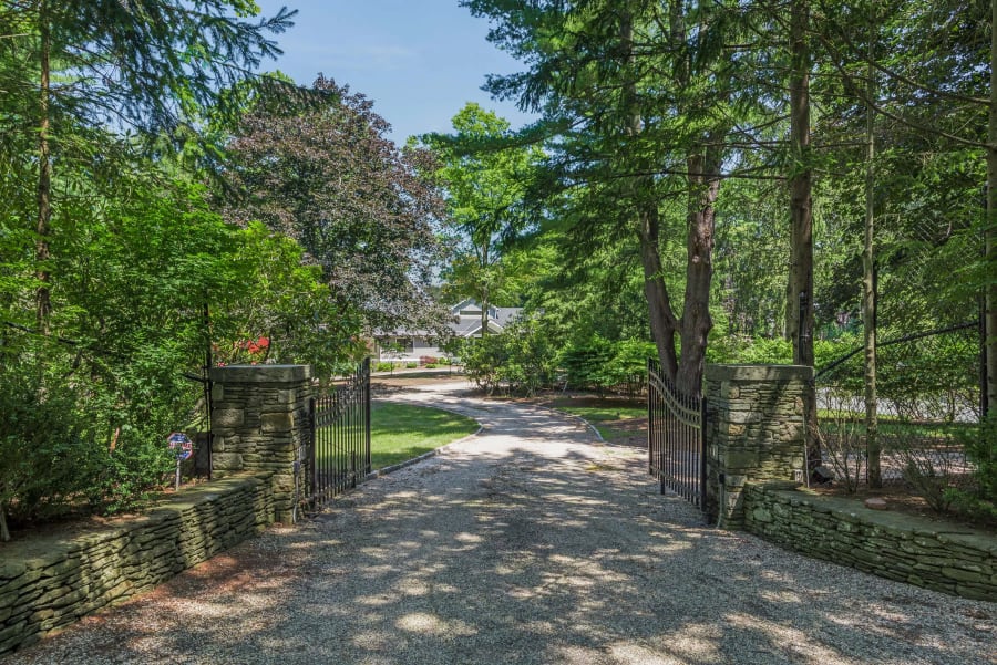 91 Old Corner Road | Bedford, New York | Luxury Real Estate