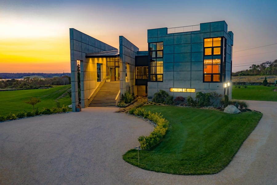 Brutaliste sur Mer | Little Compton, RI | Luxury Real Estate