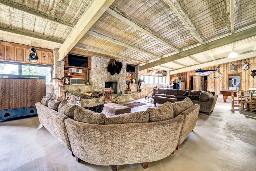 Ford Family Ranch | 877 SW CR 3250 | Winnsboro, Texas | Luxury Real Estate