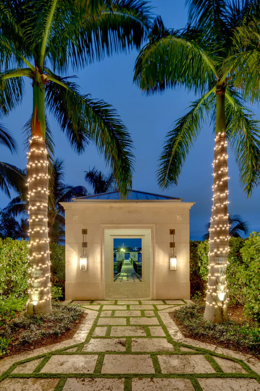 Paradise Island Beach House Villa | Paradise Island, Bahamas | Luxury Real Estate