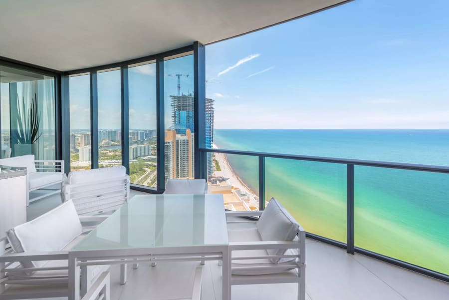 Porsche Design Tower, Residence 3605 | 18555 Collins Avenue | Sunny Isles Beach, Florida