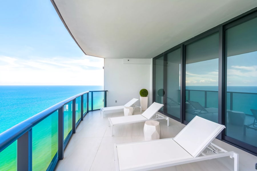 Porsche Design Tower, Residence 3605 | 18555 Collins Avenue | Sunny Isles Beach, Florida