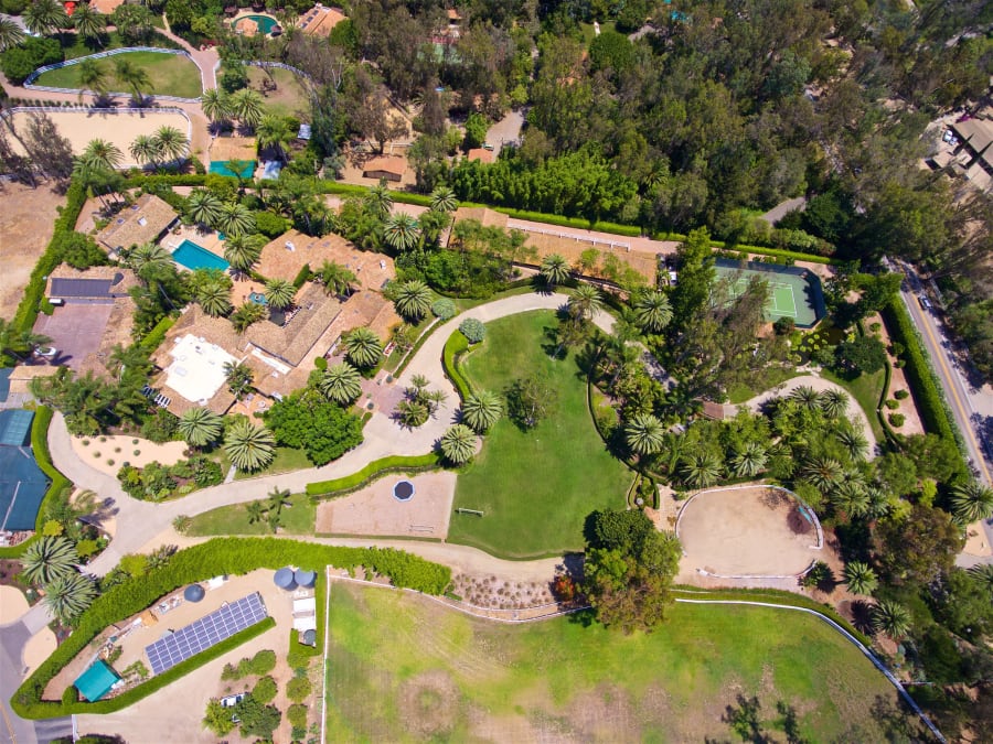 Hacienda de las Palmas | Rancho Santa Fe, CA | Luxury Real Estate