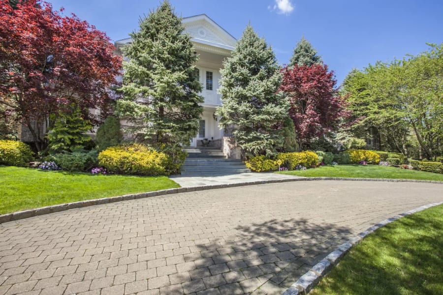 2 Coventry Court | Larchmont, NY | Luxury Real Estate
