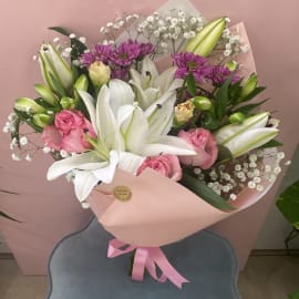 Bouquet of white lilies, alstroemeria, pink roses and baby’s breath filling in an elegant wrapping. 