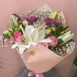 Bouquet of white lilies, alstroemeria, pink roses and baby’s breath filling in an elegant wrapping. 